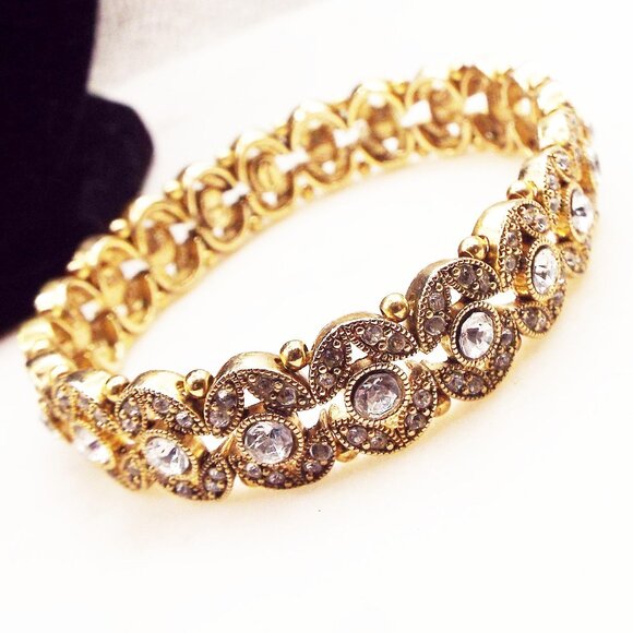 DESIGNER MARKED RHINESTONE CRYSTALS GOLDEN RICH DESIGN STRETCH BRACELET 77 - Picture 1 of 3